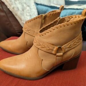 FRYE AND CO. Tan Ankle Booties (Brand New Without Box)